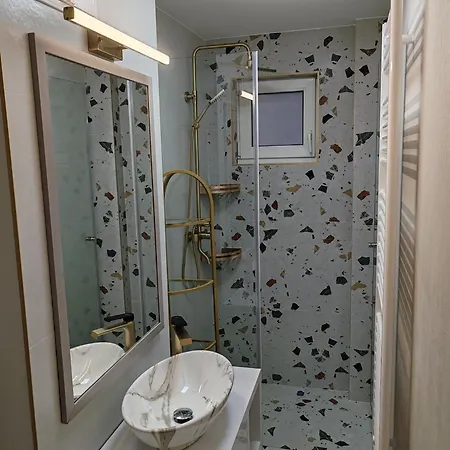 Colt De Lux Urban Apartment